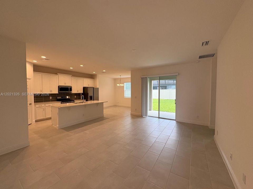 For Rent: $2,650 (3 beds, 2 baths, 1643 Square Feet)