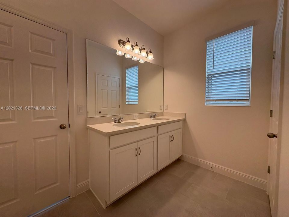For Rent: $2,650 (3 beds, 2 baths, 1643 Square Feet)