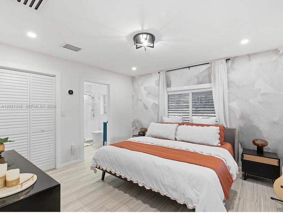 Recently Rented: $8,000 (3 beds, 2 baths, 1716 Square Feet)