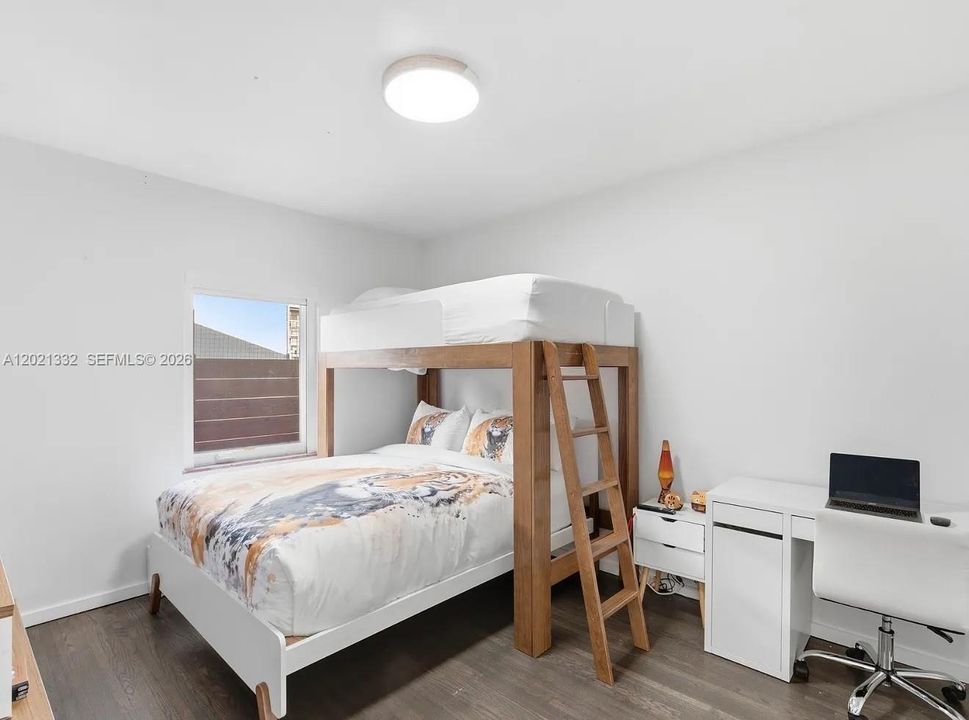 Recently Rented: $8,000 (3 beds, 2 baths, 1716 Square Feet)