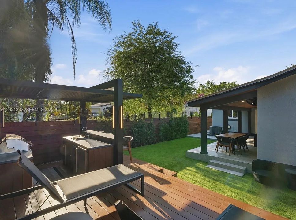 Recently Rented: $8,000 (3 beds, 2 baths, 1716 Square Feet)