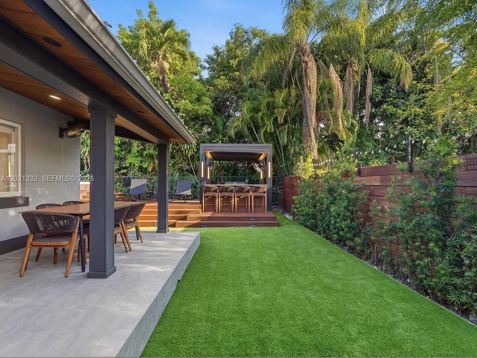 Recently Rented: $8,000 (3 beds, 2 baths, 1716 Square Feet)