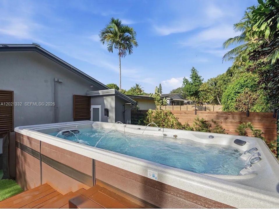 Recently Rented: $8,000 (3 beds, 2 baths, 1716 Square Feet)