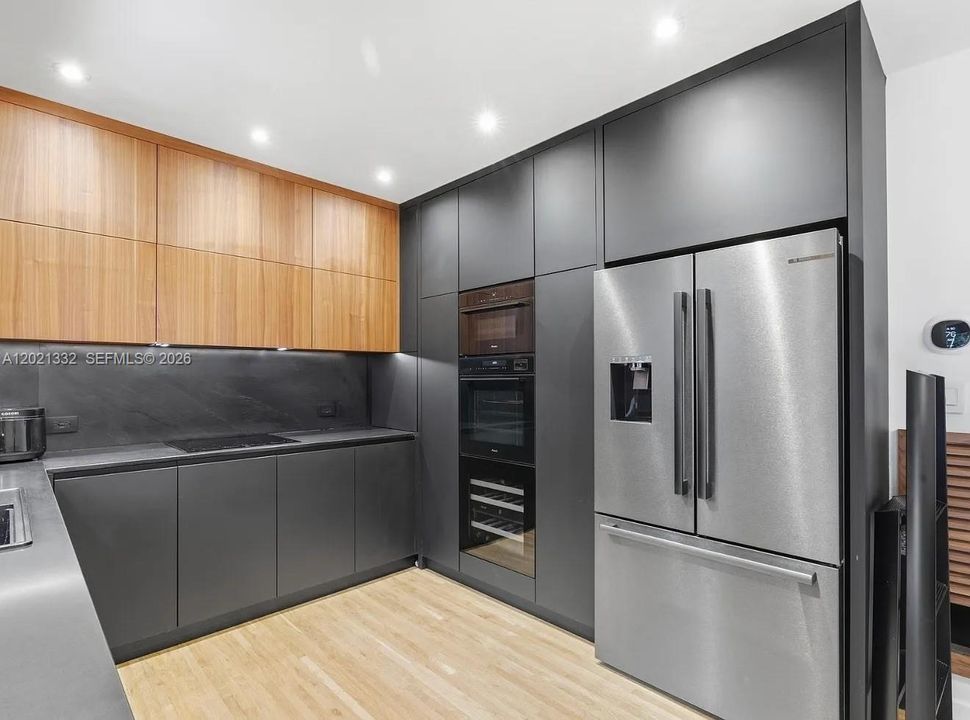 Recently Rented: $8,000 (3 beds, 2 baths, 1716 Square Feet)