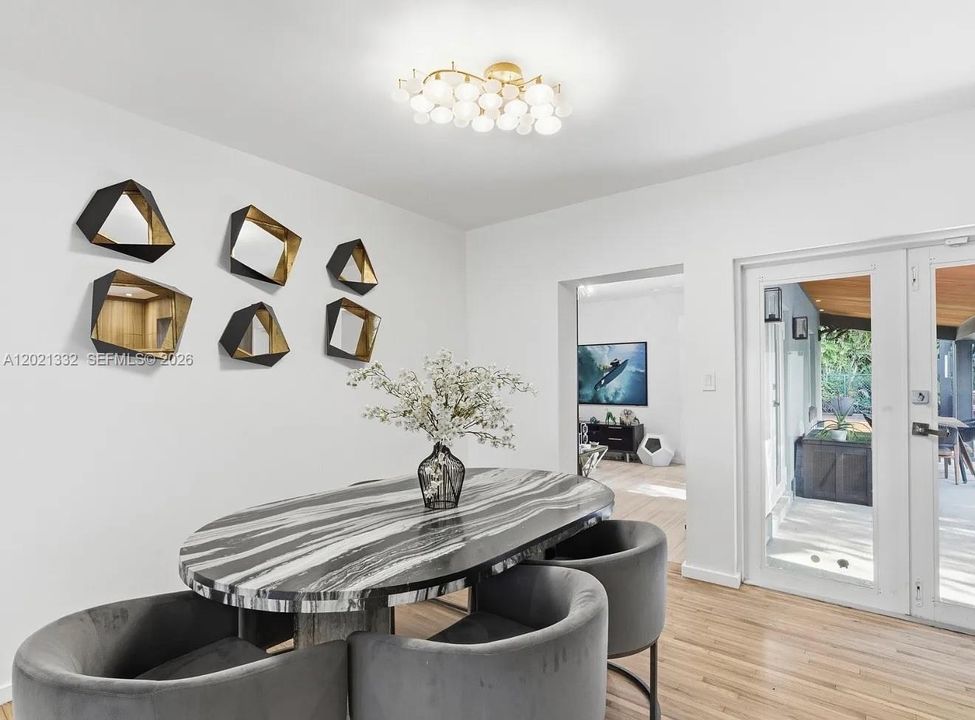 Recently Rented: $8,000 (3 beds, 2 baths, 1716 Square Feet)