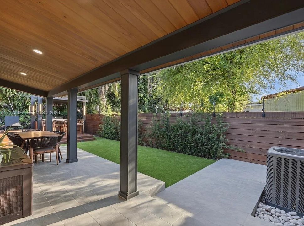 Recently Rented: $8,000 (3 beds, 2 baths, 1716 Square Feet)