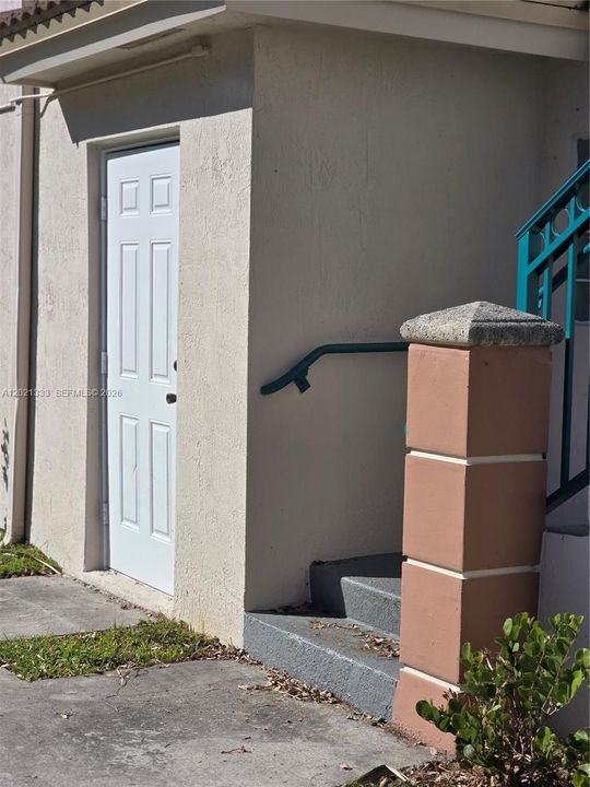 For Rent: $1,800 (3 beds, 2 baths, 1099 Square Feet)