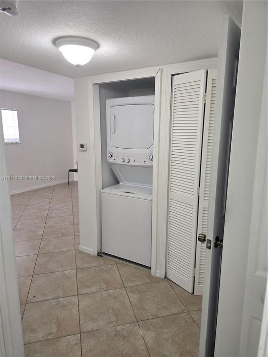 For Rent: $1,800 (3 beds, 2 baths, 1099 Square Feet)
