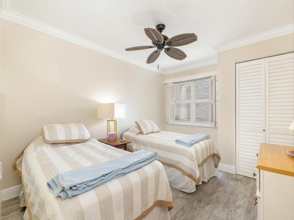 Second Bedroom with Twin Beds