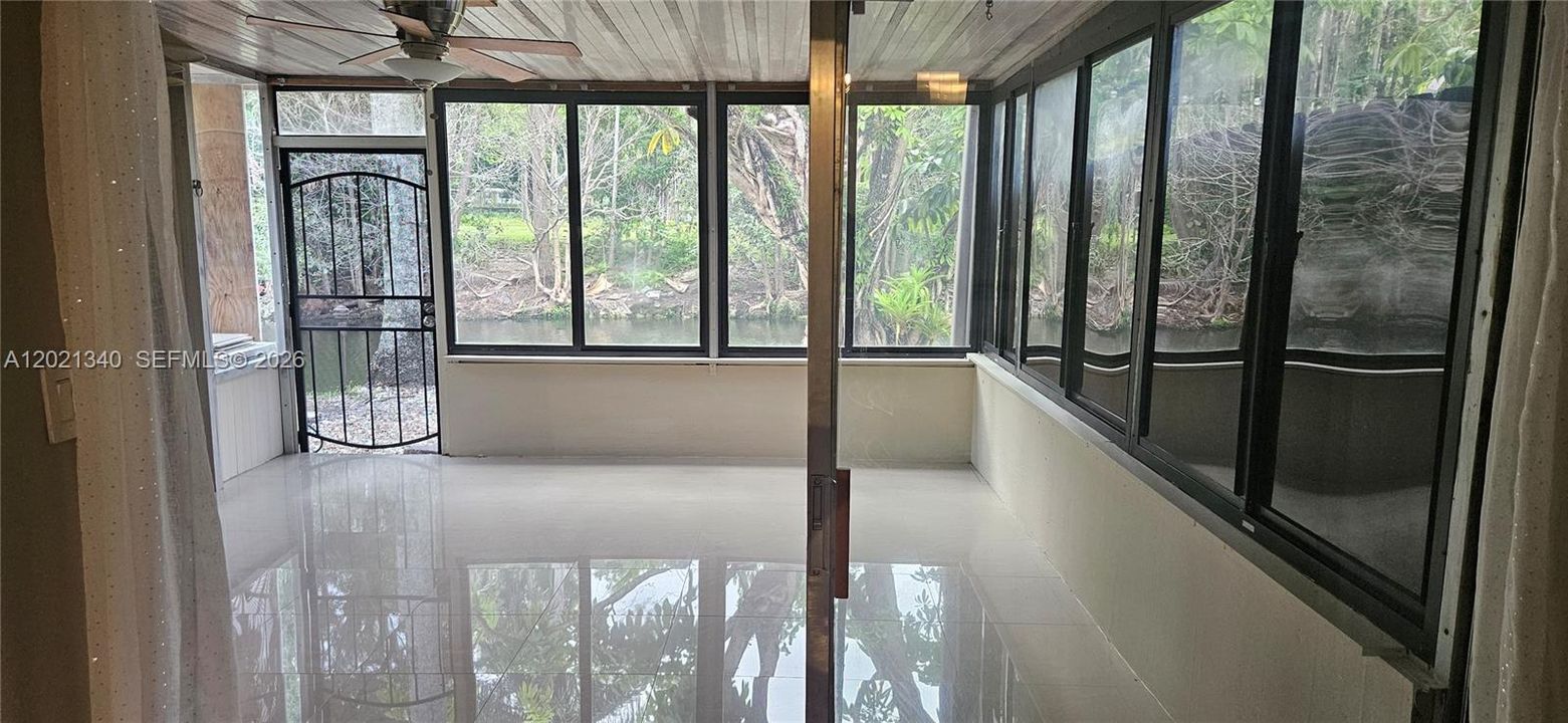 For Sale: $349,000 (2 beds, 2 baths, 1182 Square Feet)