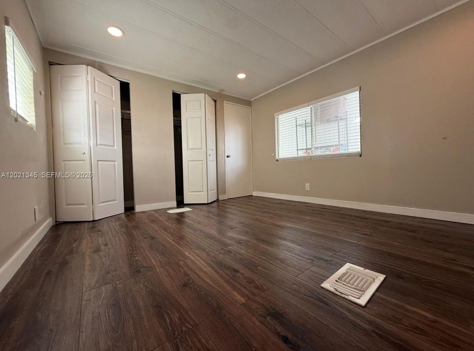 For Sale: $66,500 (2 beds, 2 baths, 1100 Square Feet)