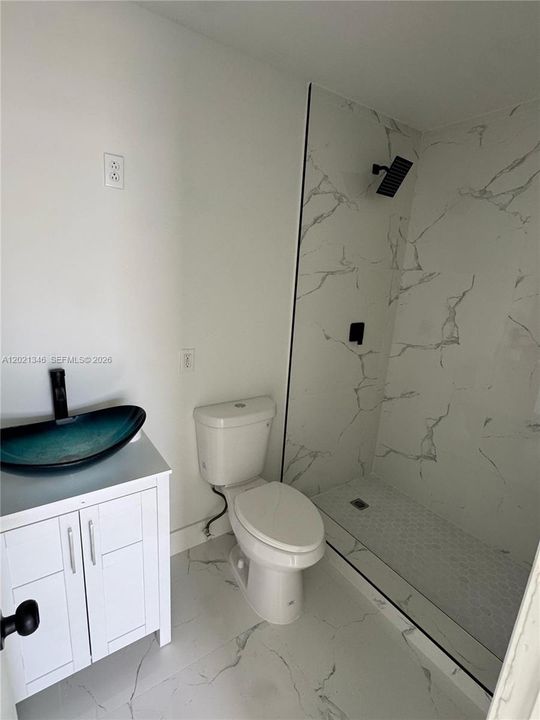 En Venta: $539,000 (4 camas, 3 baños, 1225 Pies cuadrados)