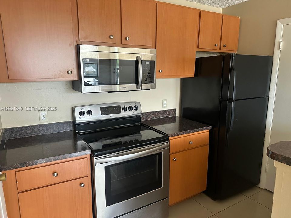 For Rent: $1,650 (1 beds, 1 baths, 600 Square Feet)