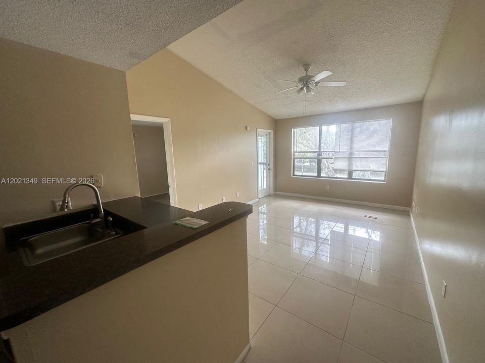 For Rent: $1,650 (1 beds, 1 baths, 600 Square Feet)