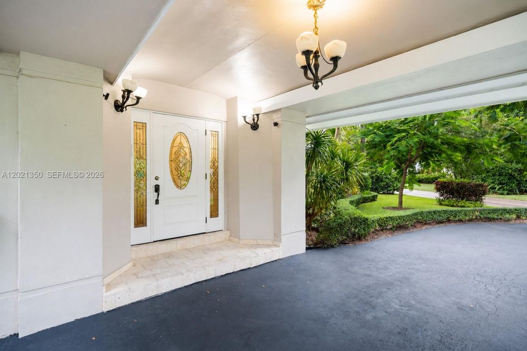 Porte cochere