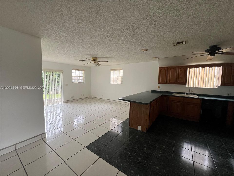 Activo con contrato: $459,900 (3 camas, 2 baños, 1522 Pies cuadrados)