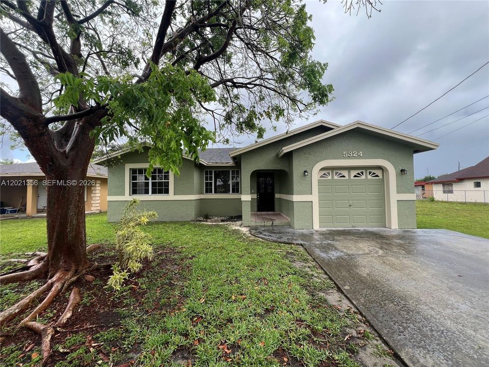 Activo con contrato: $459,900 (3 camas, 2 baños, 1522 Pies cuadrados)