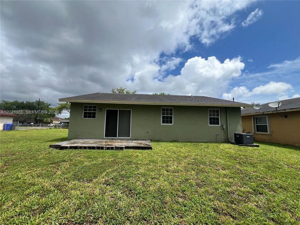 Activo con contrato: $459,900 (3 camas, 2 baños, 1522 Pies cuadrados)