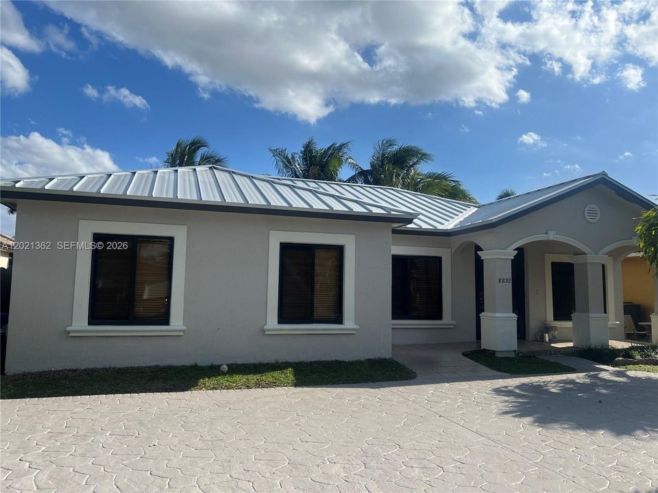 На продажу: $775,000 (3 спален, 2 ванн, 1888 Квадратных фут)