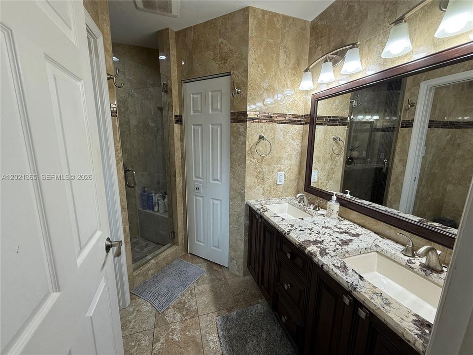 En Renta: $4,995 (4 camas, 3 baños, 2704 Pies cuadrados)