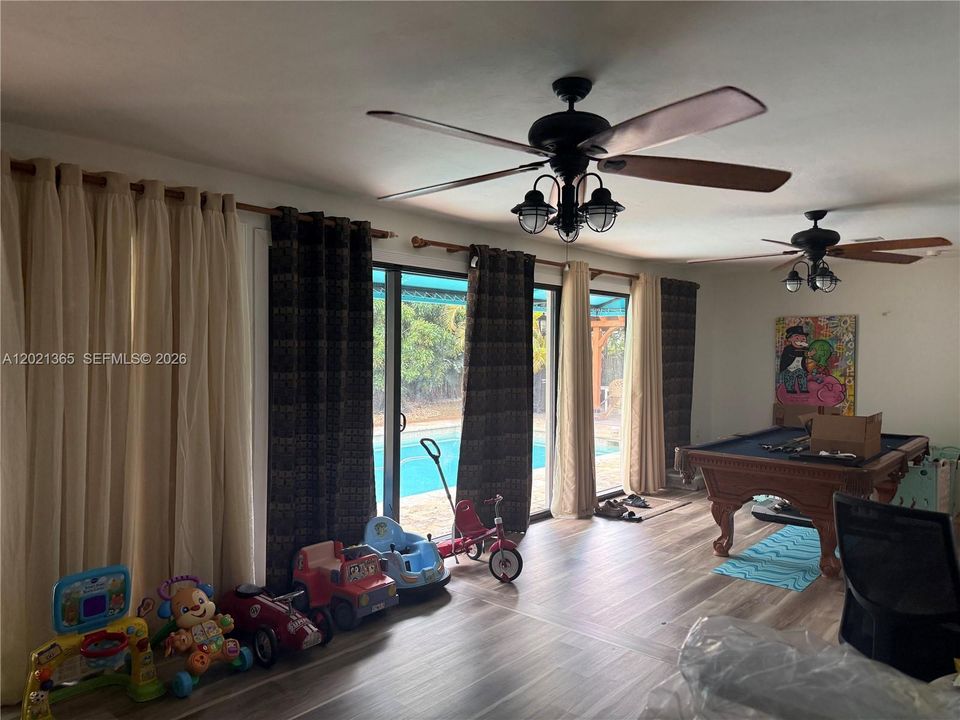 En Renta: $4,995 (4 camas, 3 baños, 2704 Pies cuadrados)