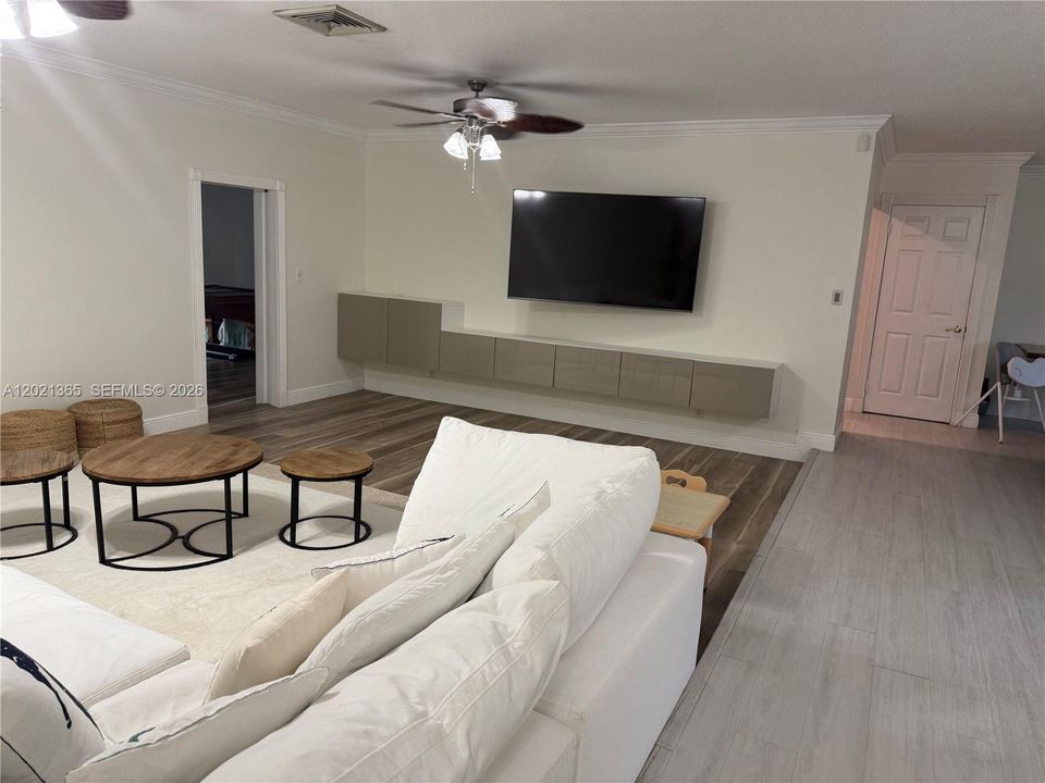 En Renta: $4,995 (4 camas, 3 baños, 2704 Pies cuadrados)
