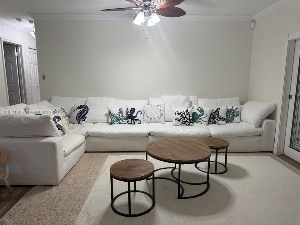 En Renta: $4,995 (4 camas, 3 baños, 2704 Pies cuadrados)