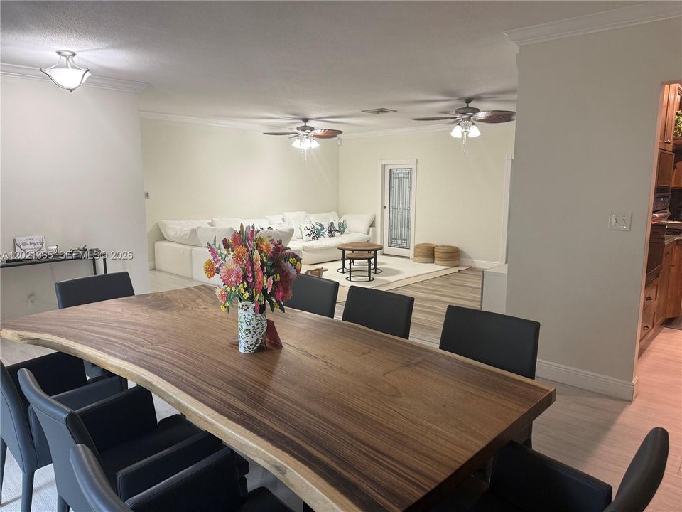 En Renta: $4,995 (4 camas, 3 baños, 2704 Pies cuadrados)