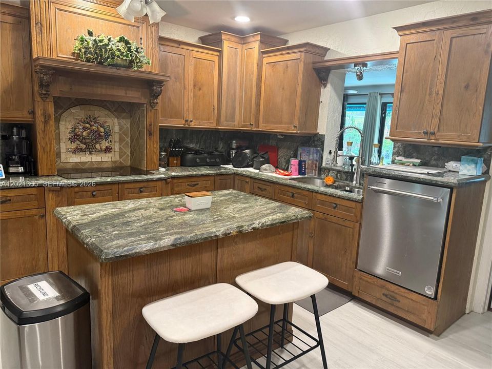 En Renta: $4,995 (4 camas, 3 baños, 2704 Pies cuadrados)