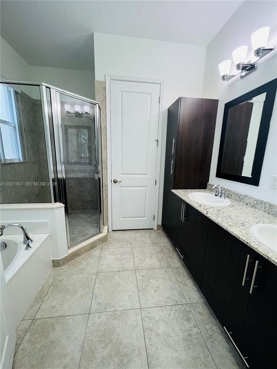For Rent: $3,550 (3 beds, 2 baths, 1932 Square Feet)