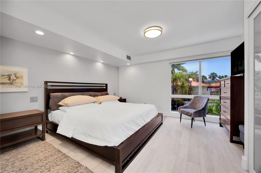 Vendido Recientemente: $965,000 (2 camas, 2 baños, 1275 Pies cuadrados)