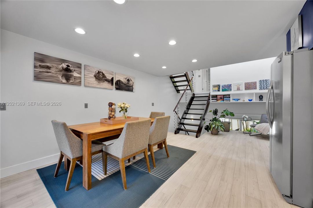 Vendido Recientemente: $965,000 (2 camas, 2 baños, 1275 Pies cuadrados)