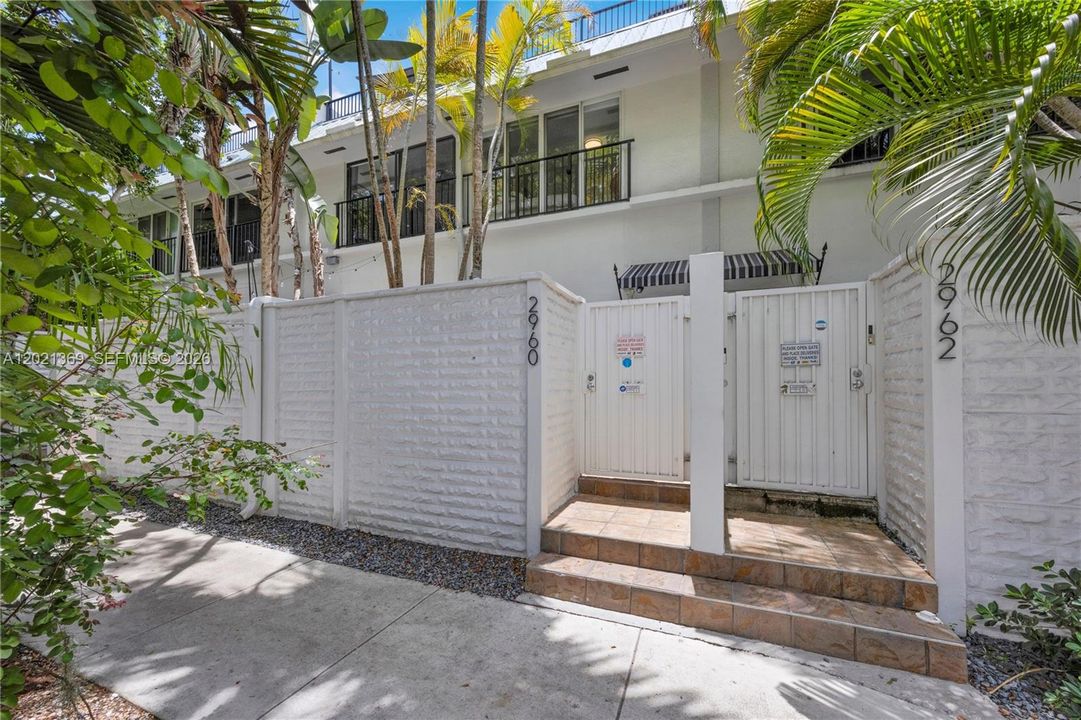 Vendido Recientemente: $965,000 (2 camas, 2 baños, 1275 Pies cuadrados)