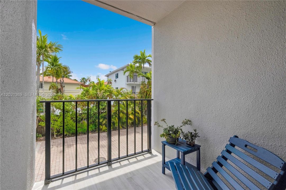 Vendido Recientemente: $965,000 (2 camas, 2 baños, 1275 Pies cuadrados)