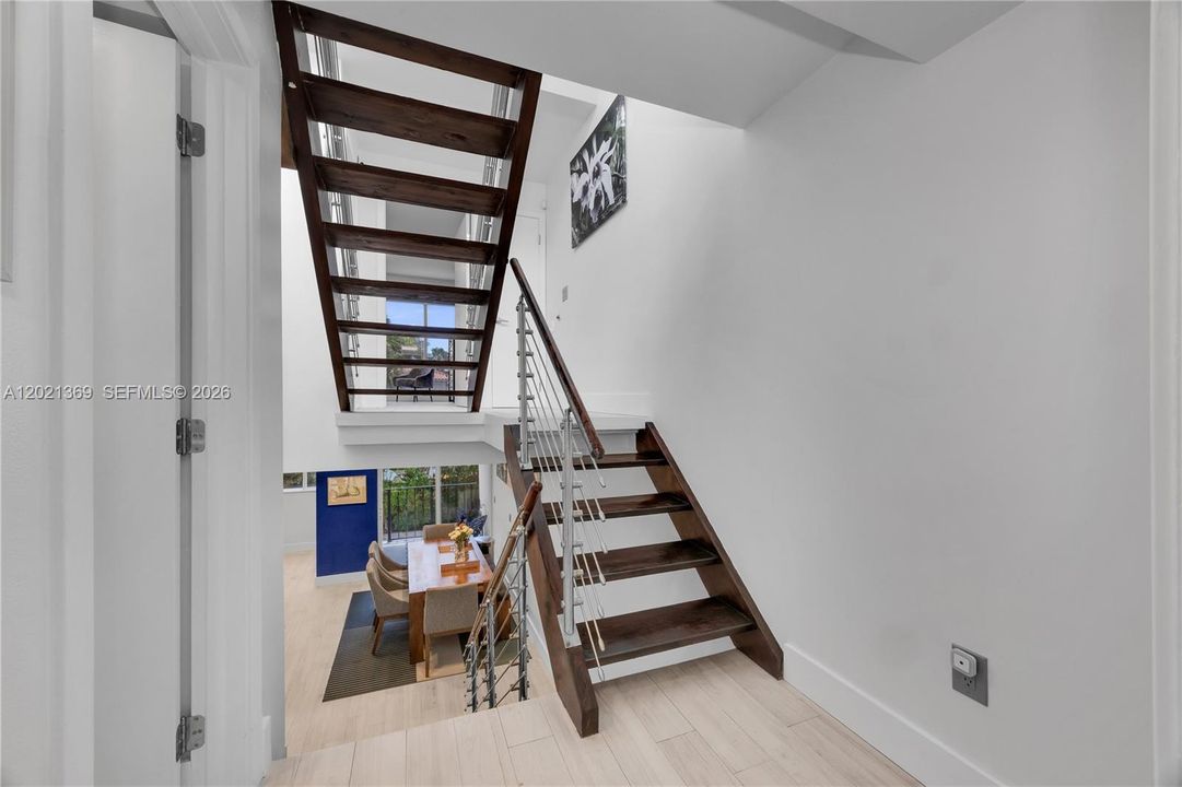 Vendido Recientemente: $965,000 (2 camas, 2 baños, 1275 Pies cuadrados)