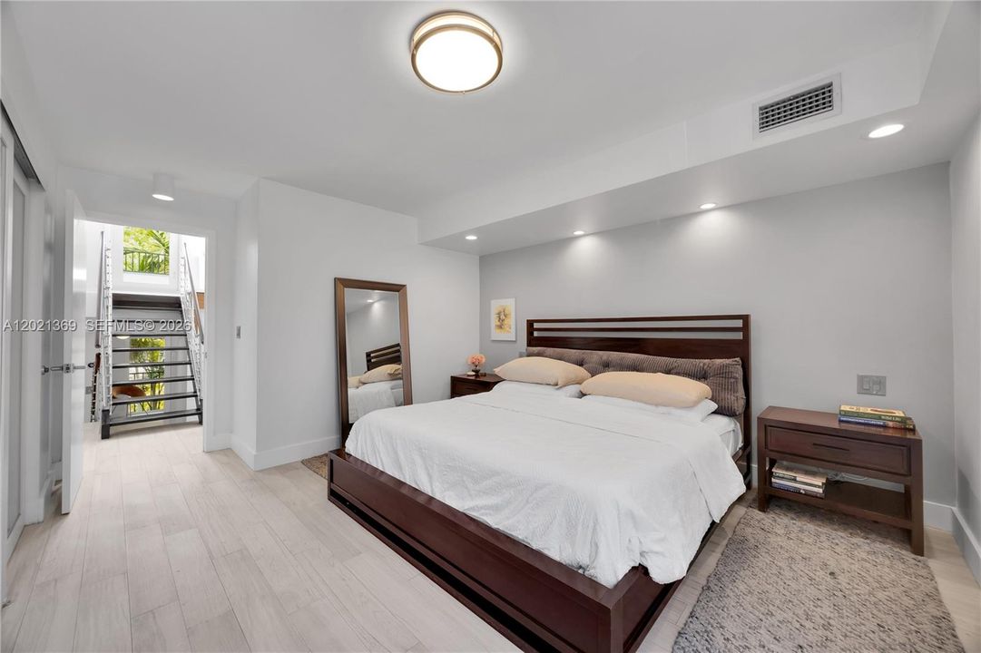 Vendido Recientemente: $965,000 (2 camas, 2 baños, 1275 Pies cuadrados)