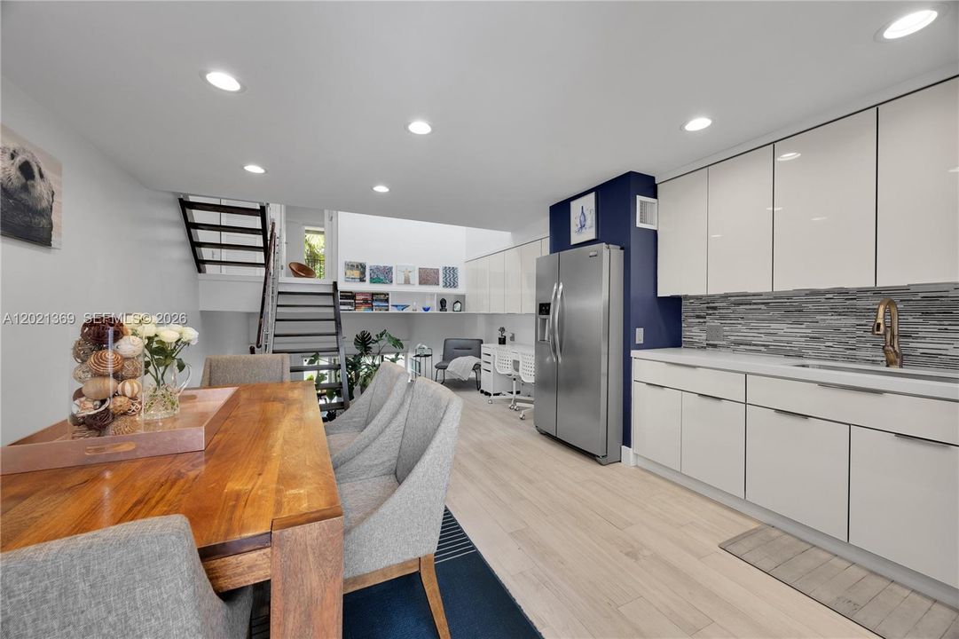 Vendido Recientemente: $965,000 (2 camas, 2 baños, 1275 Pies cuadrados)
