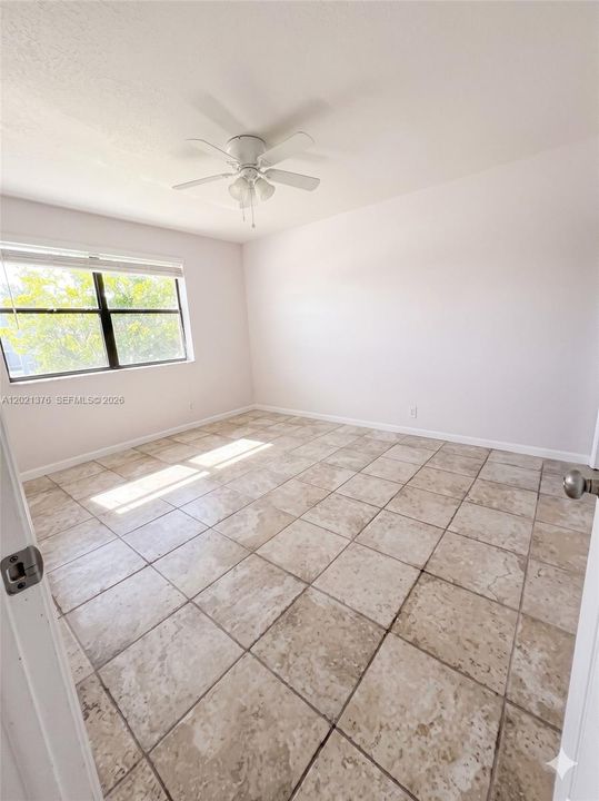 For Rent: $1,800 (2 beds, 1 baths, 760 Square Feet)