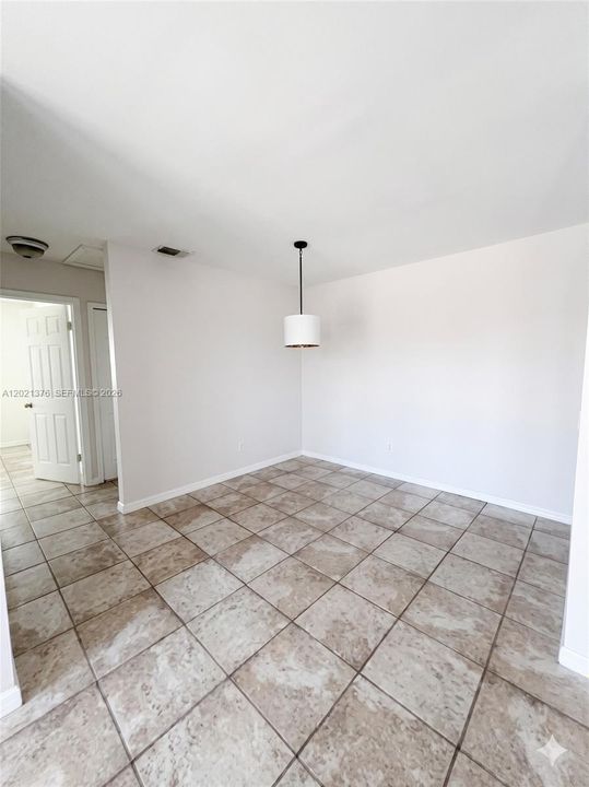 For Rent: $1,800 (2 beds, 1 baths, 760 Square Feet)