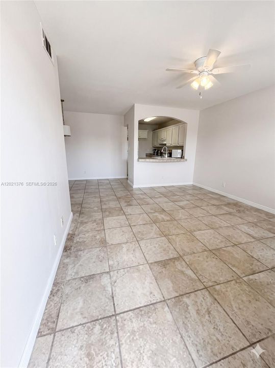 For Rent: $1,800 (2 beds, 1 baths, 760 Square Feet)