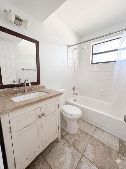 For Rent: $1,800 (2 beds, 1 baths, 760 Square Feet)