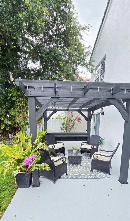 Active With Contract: $644,000 (3 beds, 3 baths, 1828 Square Feet)