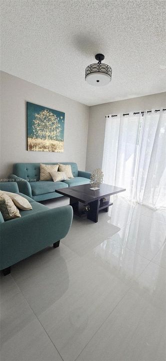 Active With Contract: $644,000 (3 beds, 3 baths, 1828 Square Feet)