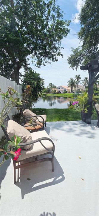 Active With Contract: $644,000 (3 beds, 3 baths, 1828 Square Feet)