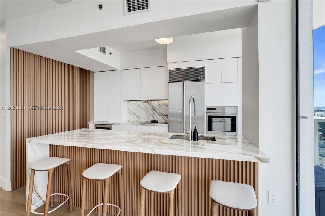 BRIGHT AND FULLY UPGRADED KITCHEN WITH MARBLE COUNTERTOP!