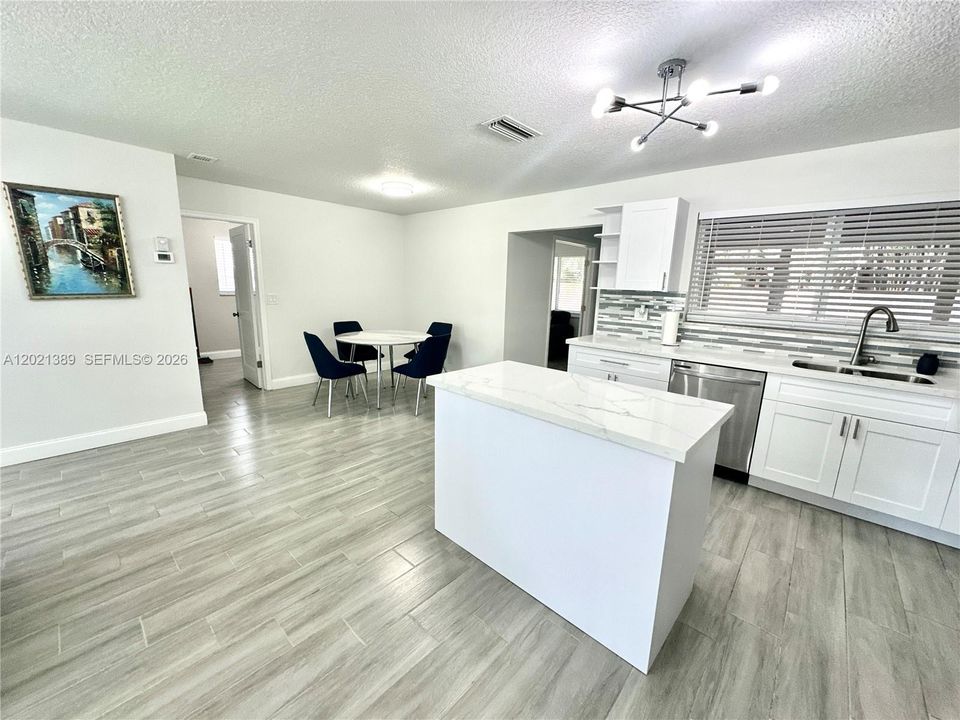 For Sale: $477,500 (3 beds, 2 baths, 1307 Square Feet)