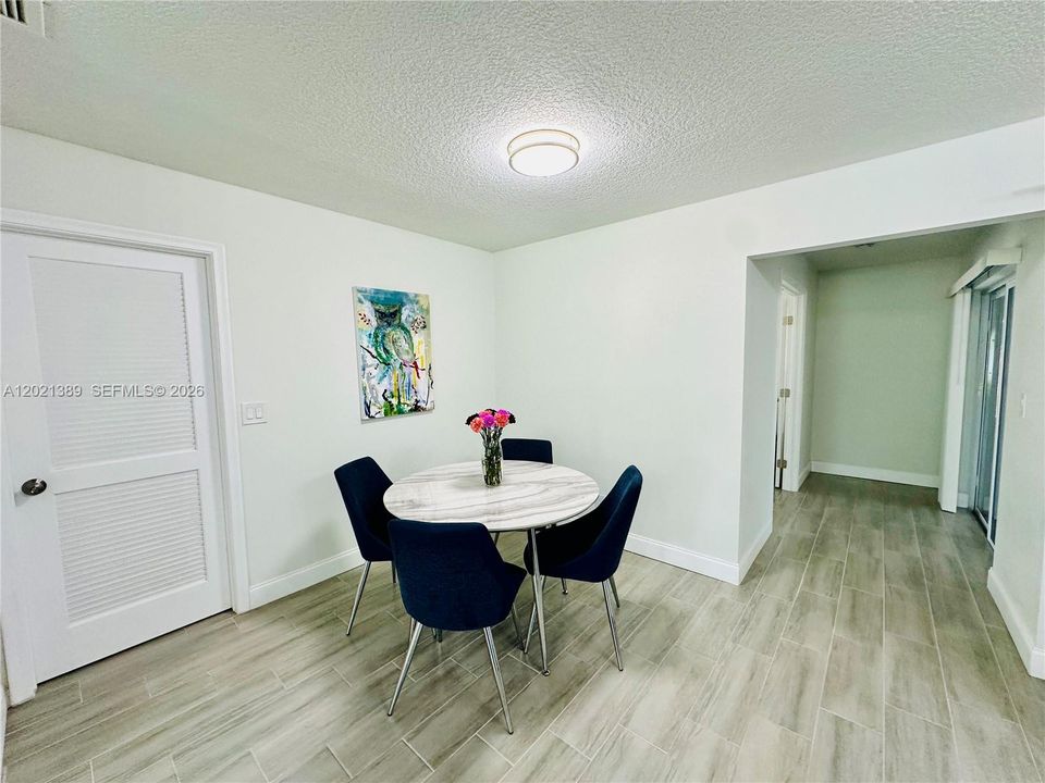 For Sale: $477,500 (3 beds, 2 baths, 1307 Square Feet)