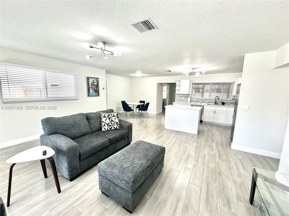 For Sale: $477,500 (3 beds, 2 baths, 1307 Square Feet)
