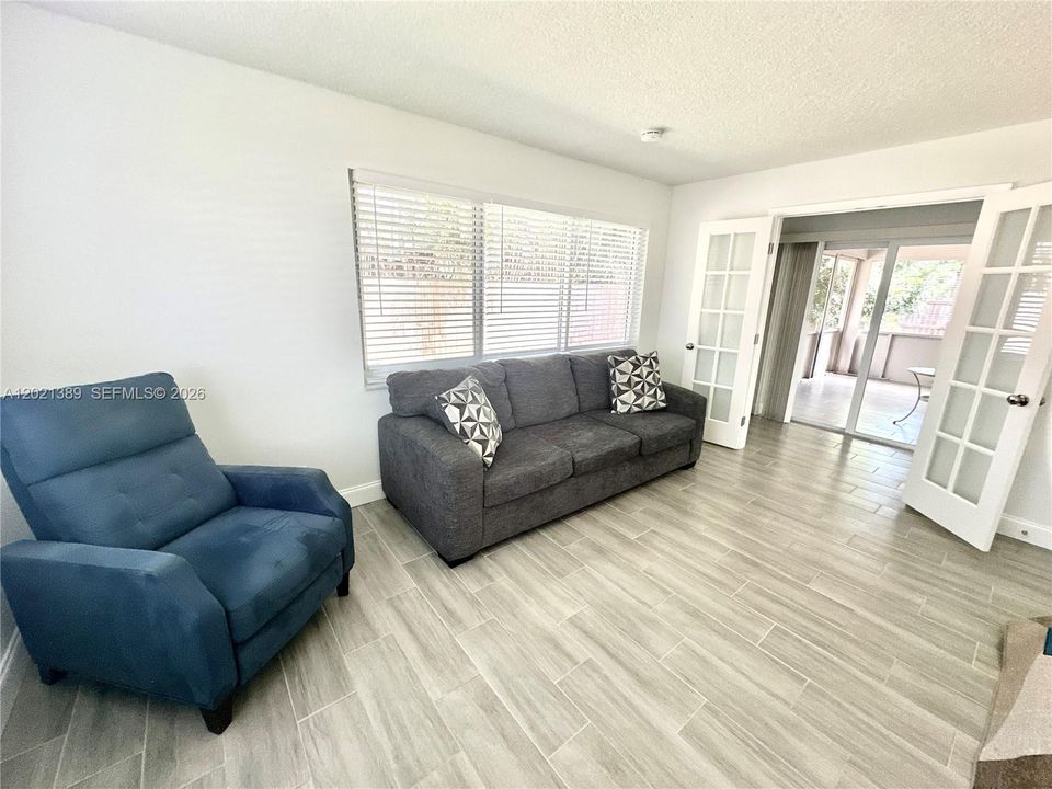 For Sale: $477,500 (3 beds, 2 baths, 1307 Square Feet)