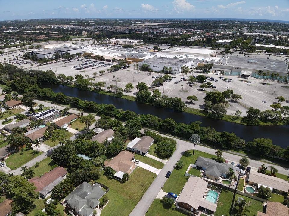 For Sale: $477,500 (3 beds, 2 baths, 1307 Square Feet)